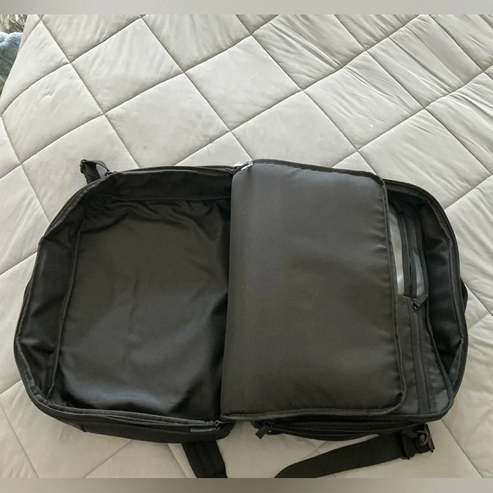 BEIS Ultimate Travel Duffle black- used once
